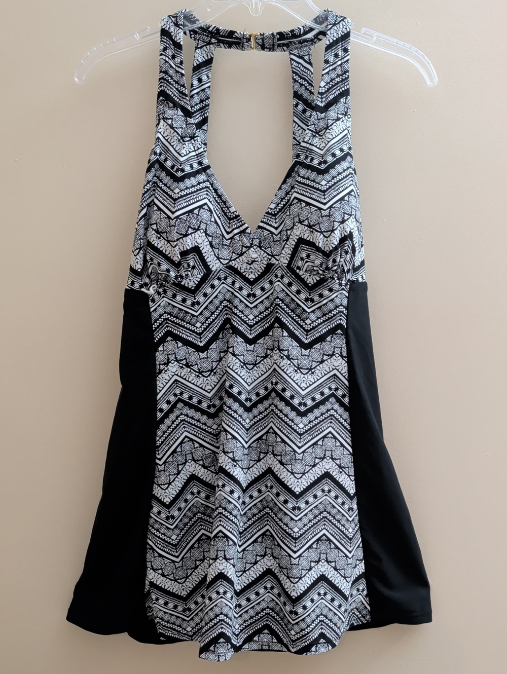 Island Escape Women's Black & White Chevron H-Back Swimdress Size 12